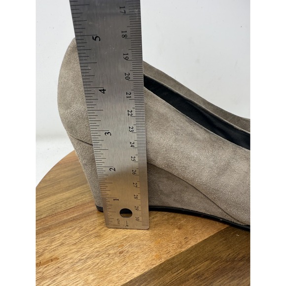 Stuart Weitzman Wedge Shoes Womens Size 7.5 M Taupe Suede Pointed Toe Pumps 4901 - Picture 10 of 10